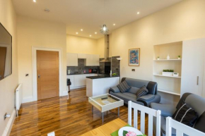 New 2 bed apartment with stunning views of Arthur Seat Mountain